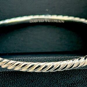 David Yurman NIB, 18k white gold cable bangle. Size LRG/8. 4.6mm.